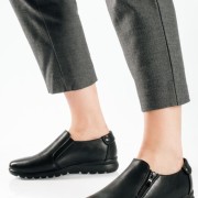 Slip-on γυναικεία παπούτσια με πλαϊνό φερμουάρ ΜΑΥΡΟ Slip-on γυναικεία παπούτσια με πλαϊνό φερμουάρ ΜΑΥΡΟ