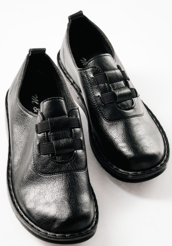 Slip-on γυναικεία παπούτσια με ελαστικά λαστιχάκια στο επάνω μέρος ΜΑΥΡΟ