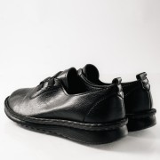 Slip-on γυναικεία παπούτσια με ελαστικά λαστιχάκια στο επάνω μέρος ΜΑΥΡΟ Slip-on γυναικεία παπούτσια με ελαστικά λαστιχάκια στο επάνω μέρος ΜΑΥΡΟ