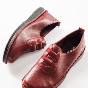 Slip-on γυναικεία παπούτσια με ελαστικά λαστιχάκια στο επάνω μέρος ΜΠΟΡΝΤΩ Slip-on γυναικεία παπούτσια με ελαστικά λαστιχάκια στο επάνω μέρος ΜΠΟΡΝΤΩ