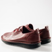 Slip-on γυναικεία παπούτσια με ελαστικά λαστιχάκια στο επάνω μέρος ΜΠΟΡΝΤΩ Slip-on γυναικεία παπούτσια με ελαστικά λαστιχάκια στο επάνω μέρος ΜΠΟΡΝΤΩ