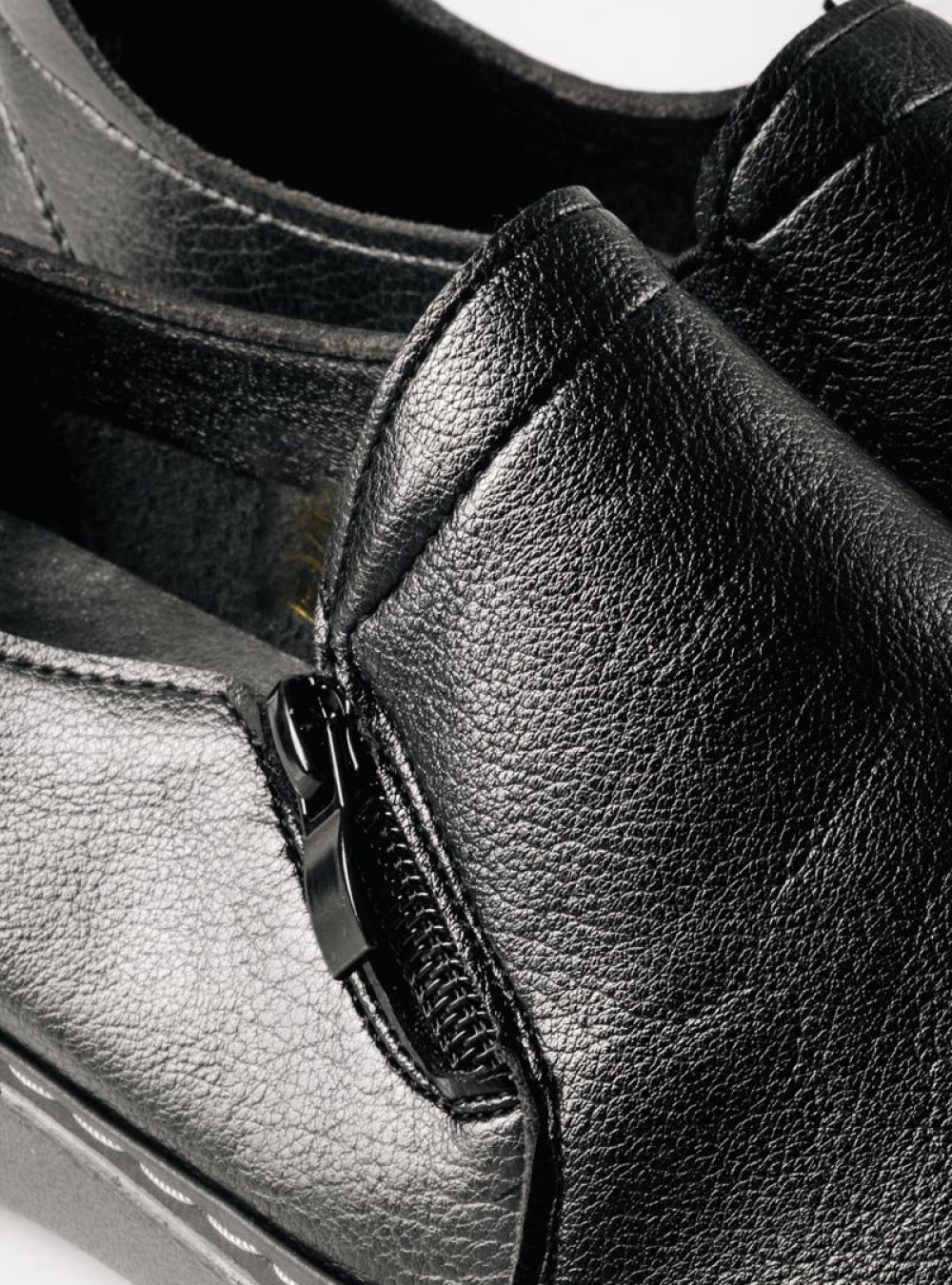 Slip-On γυναικεία ανατομικά παπούτσια με πλαϊνό φερμουάρ ΜΑΥΡΟ
