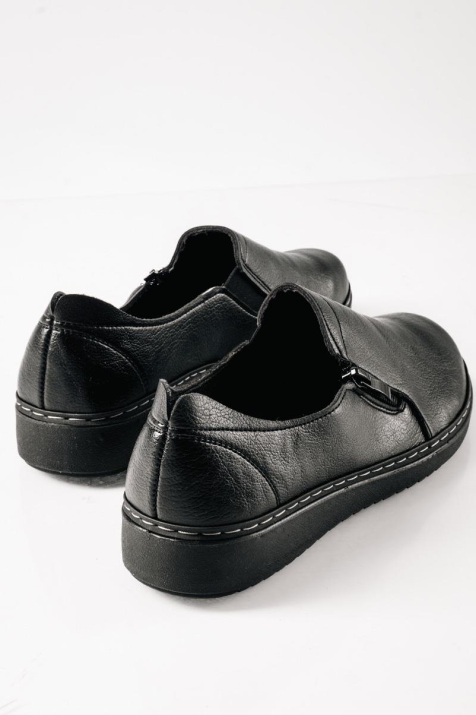 Slip-On γυναικεία ανατομικά παπούτσια με πλαϊνό φερμουάρ ΜΑΥΡΟ Slip-On γυναικεία ανατομικά παπούτσια με πλαϊνό φερμουάρ ΜΑΥΡΟ