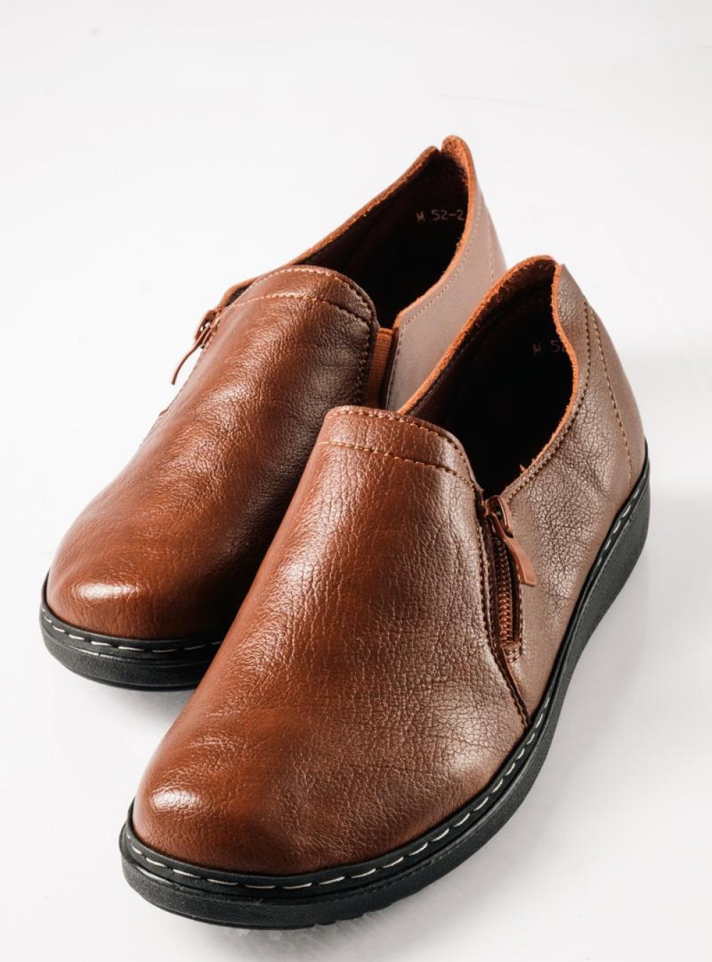 Slip-On γυναικεία ανατομικά παπούτσια με πλαϊνό φερμουάρ ΚΑΦΕ Slip-On γυναικεία ανατομικά παπούτσια με πλαϊνό φερμουάρ ΚΑΦΕ