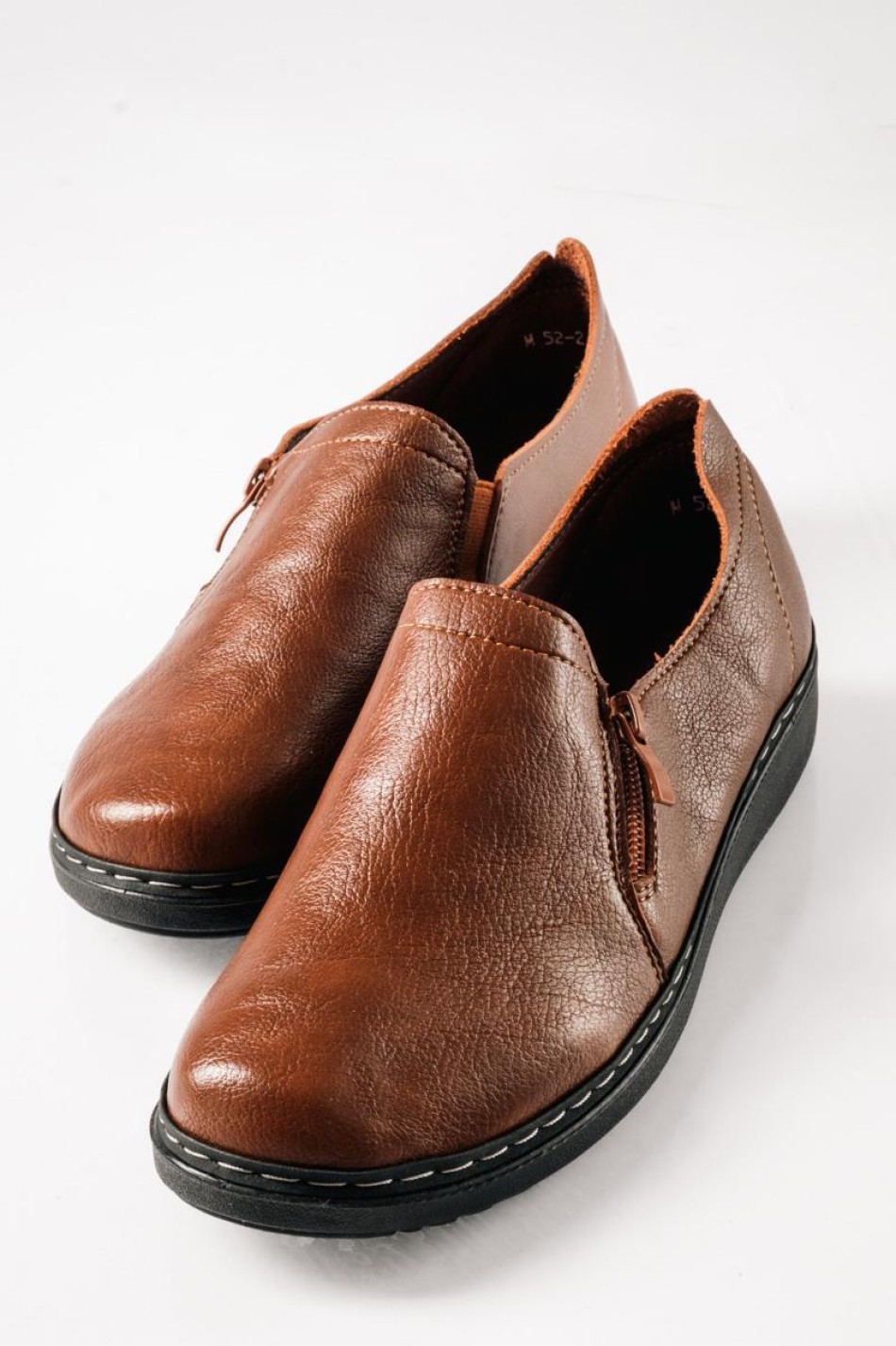 Slip-On γυναικεία ανατομικά παπούτσια με πλαϊνό φερμουάρ ΚΑΦΕ Slip-On γυναικεία ανατομικά παπούτσια με πλαϊνό φερμουάρ ΚΑΦΕ