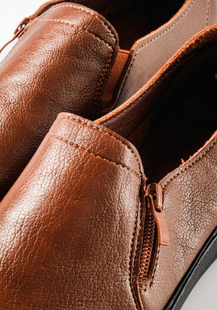 Slip-On γυναικεία ανατομικά παπούτσια με πλαϊνό φερμουάρ ΚΑΦΕ