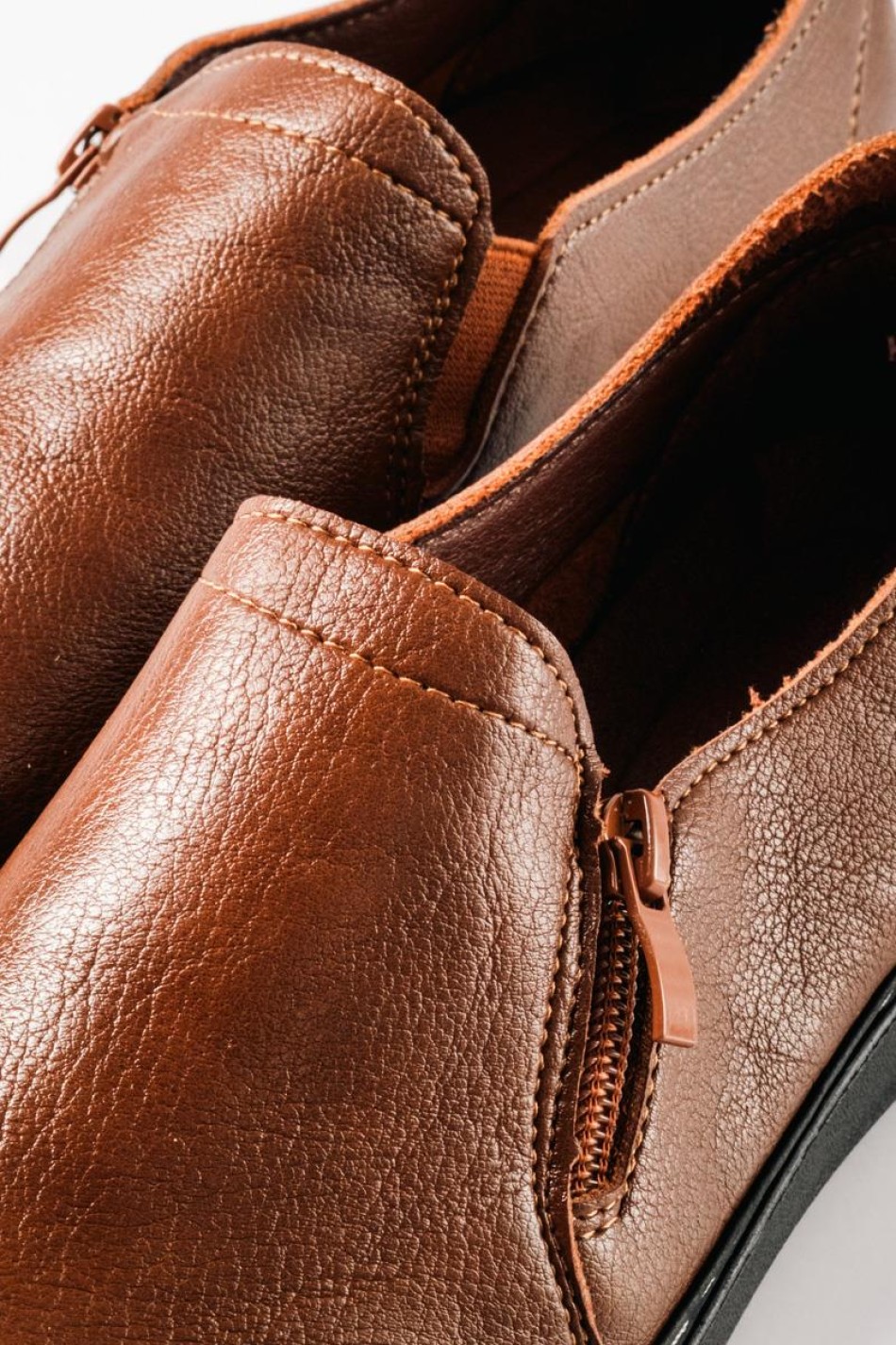 Slip-On γυναικεία ανατομικά παπούτσια με πλαϊνό φερμουάρ ΚΑΦΕ Slip-On γυναικεία ανατομικά παπούτσια με πλαϊνό φερμουάρ ΚΑΦΕ