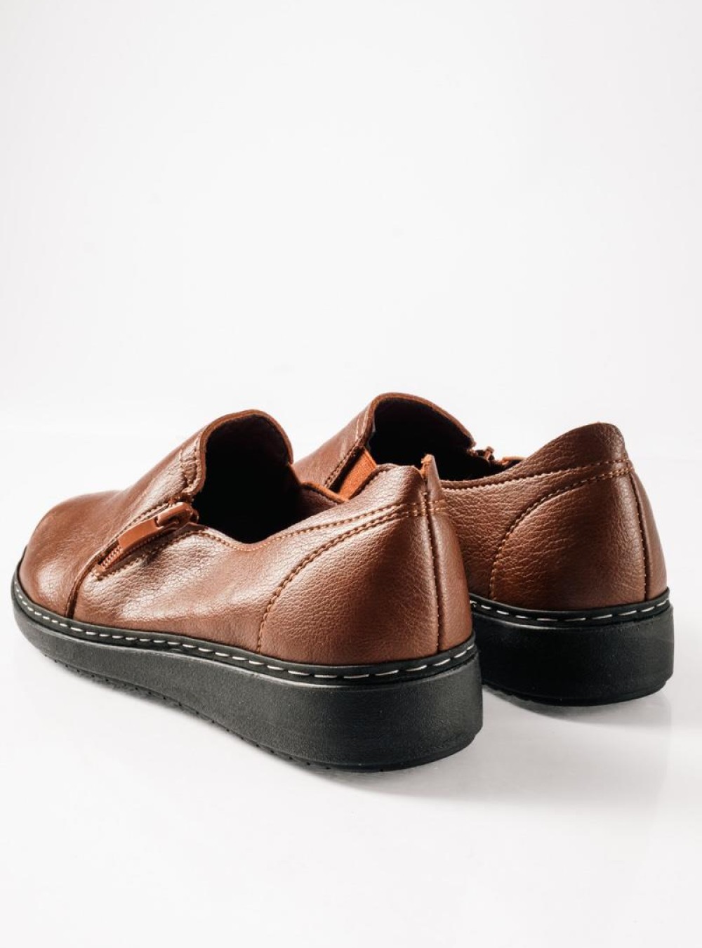 Slip-On γυναικεία ανατομικά παπούτσια με πλαϊνό φερμουάρ ΚΑΦΕ Slip-On γυναικεία ανατομικά παπούτσια με πλαϊνό φερμουάρ ΚΑΦΕ
