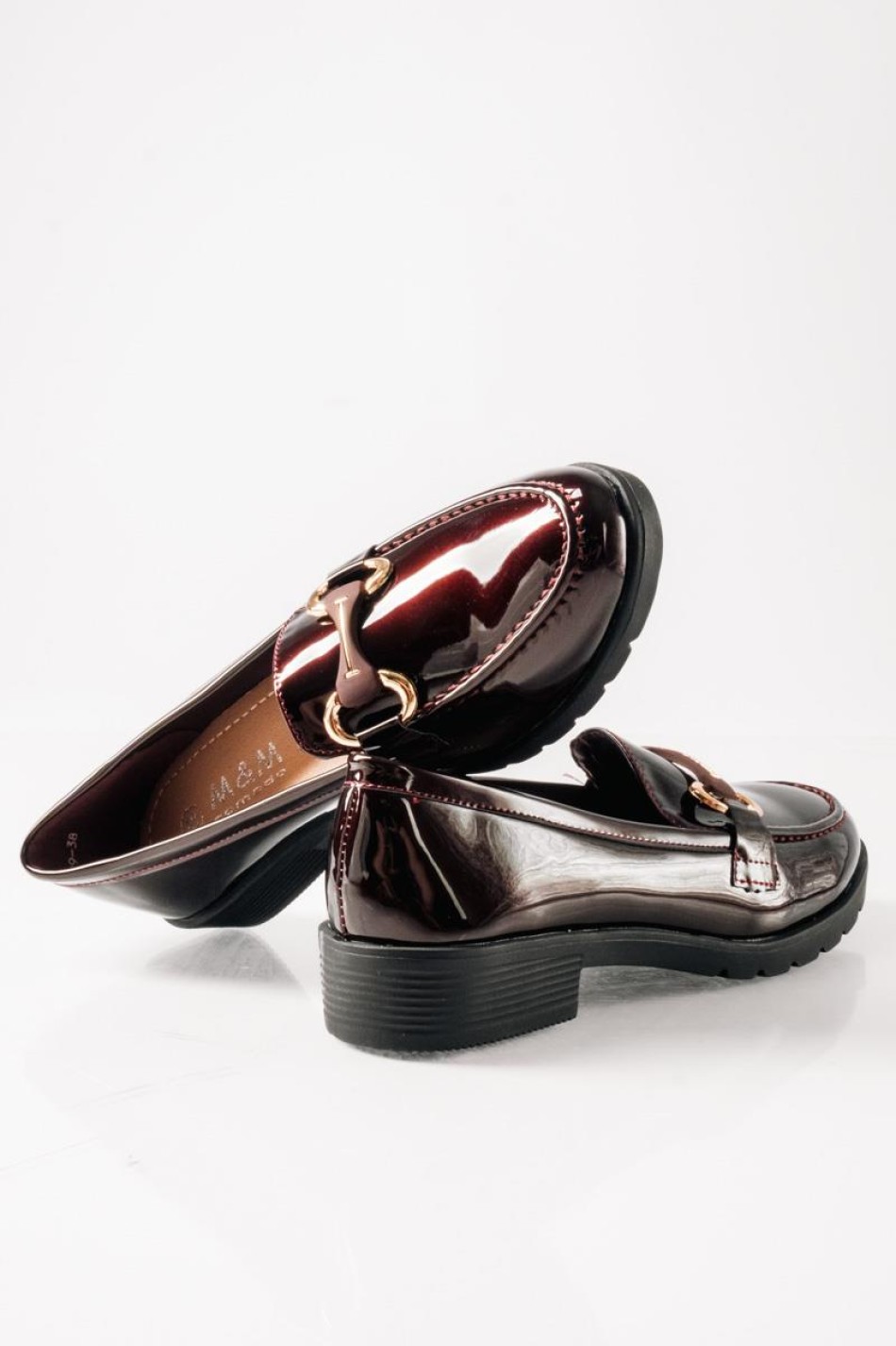 Flat λουστρίνι loafers με διακοσμητική αγκράφα ΜΠΟΡΝΤΩ