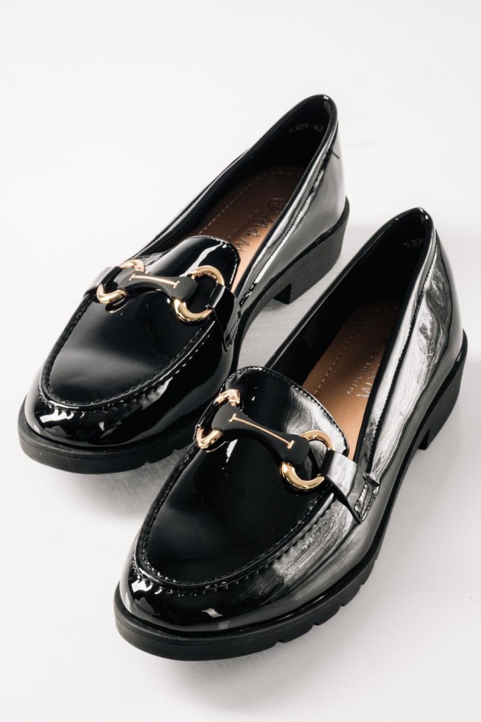 Λουστρίνι loafer με χρυσό διακοσμητικό ΜΑΥΡΟ