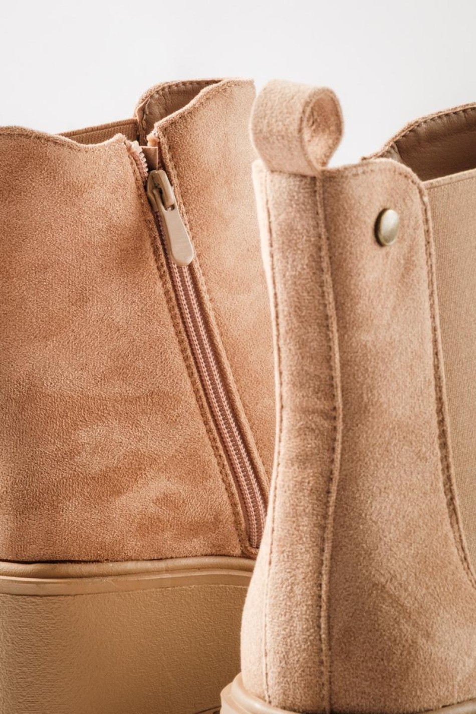 Chelsea suede μποτάκια με πλατφόρμα και minimal γραμμή ΠΟΥΡΟ