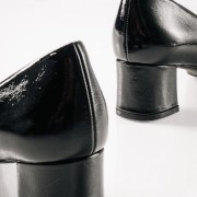 RAGAZZA λουστρίνι γόβες με τετράγωνο τακούνι και διακοσμητικό μεταλλικό στοιχείο ΜΑΥΡΟ RAGAZZA λουστρίνι γόβες με τετράγωνο τακούνι και διακοσμητικό μεταλλικό στοιχείο ΜΑΥΡΟ