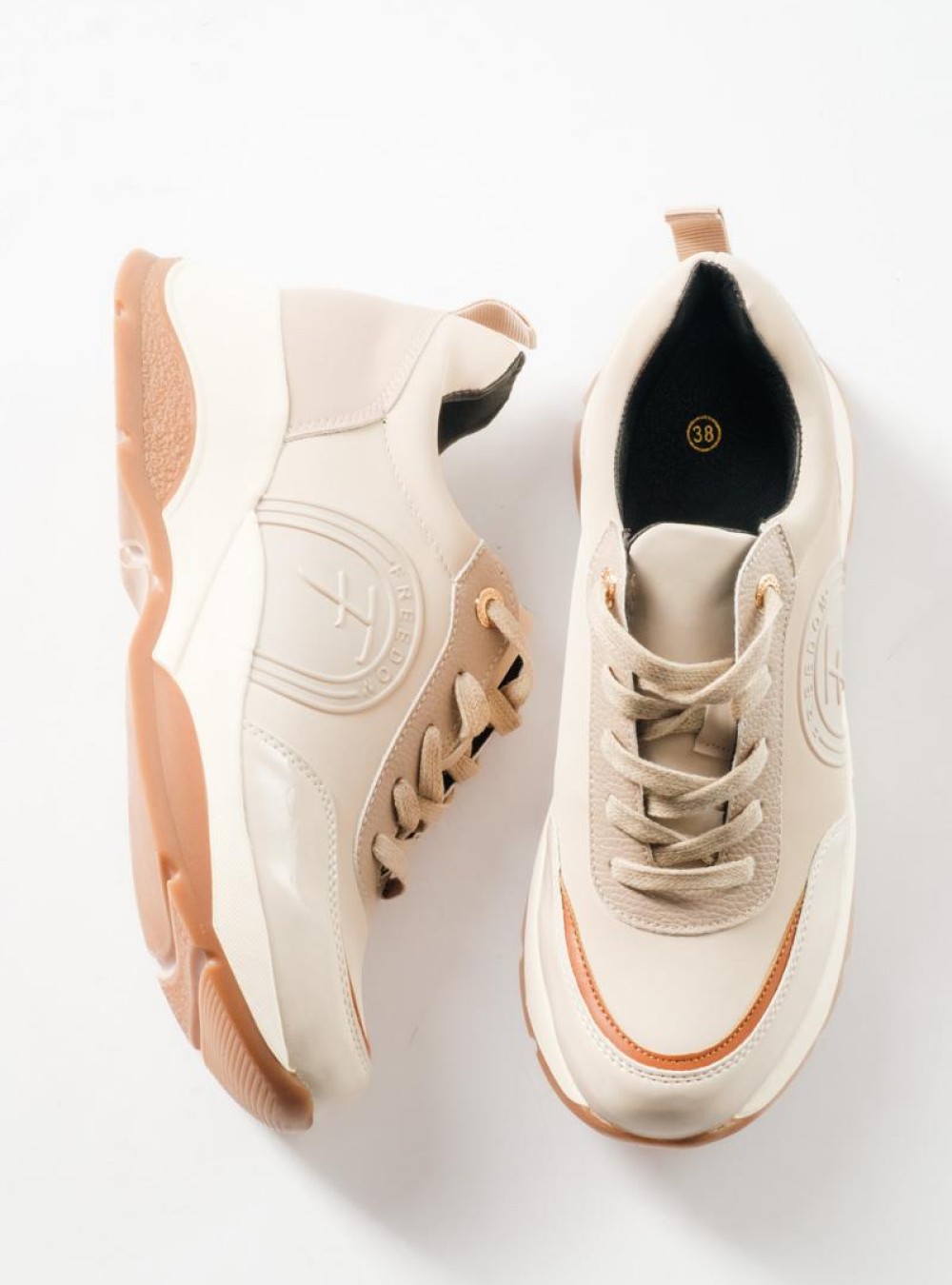 Chunky sneakers σε γήινες αποχρώσεις ΜΠΕΖ Chunky sneakers σε γήινες αποχρώσεις ΜΠΕΖ