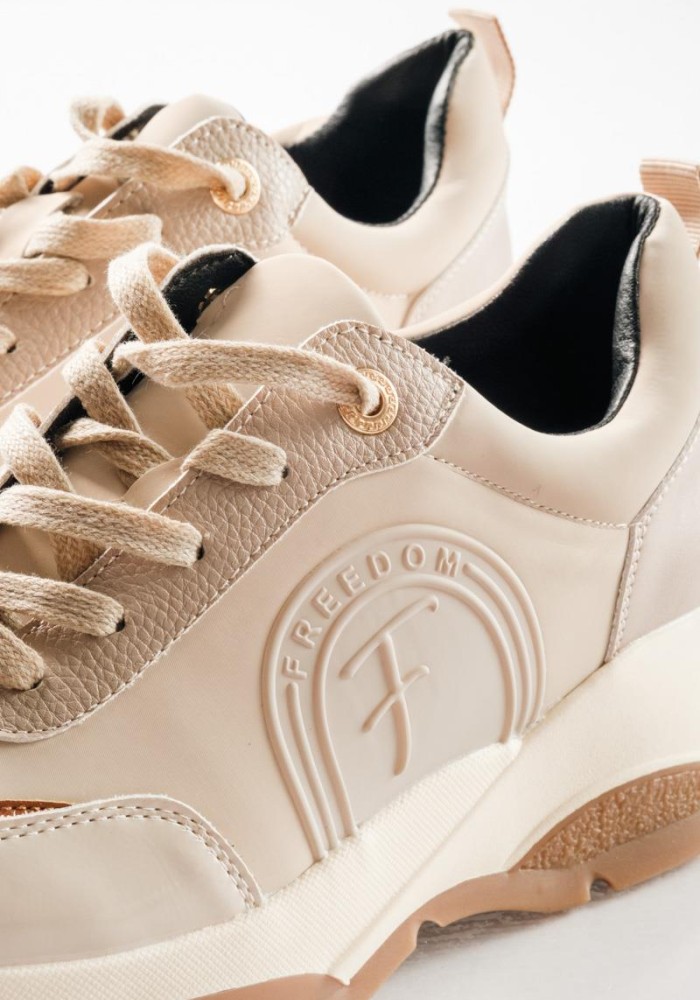 Chunky sneakers σε γήινες αποχρώσεις ΜΠΕΖ