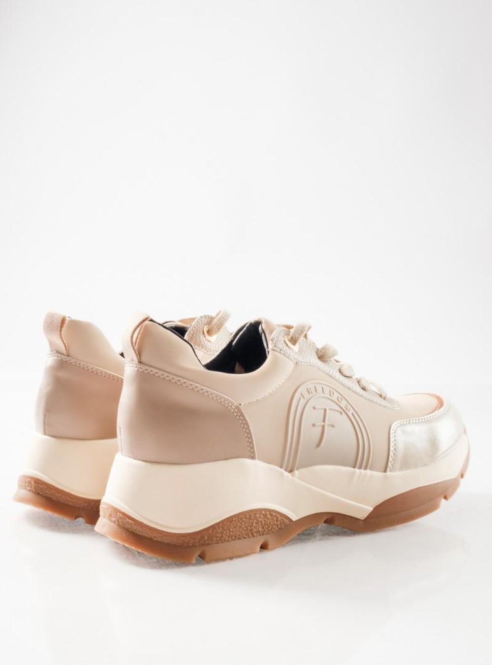 Chunky sneakers σε γήινες αποχρώσεις ΜΠΕΖ Chunky sneakers σε γήινες αποχρώσεις ΜΠΕΖ