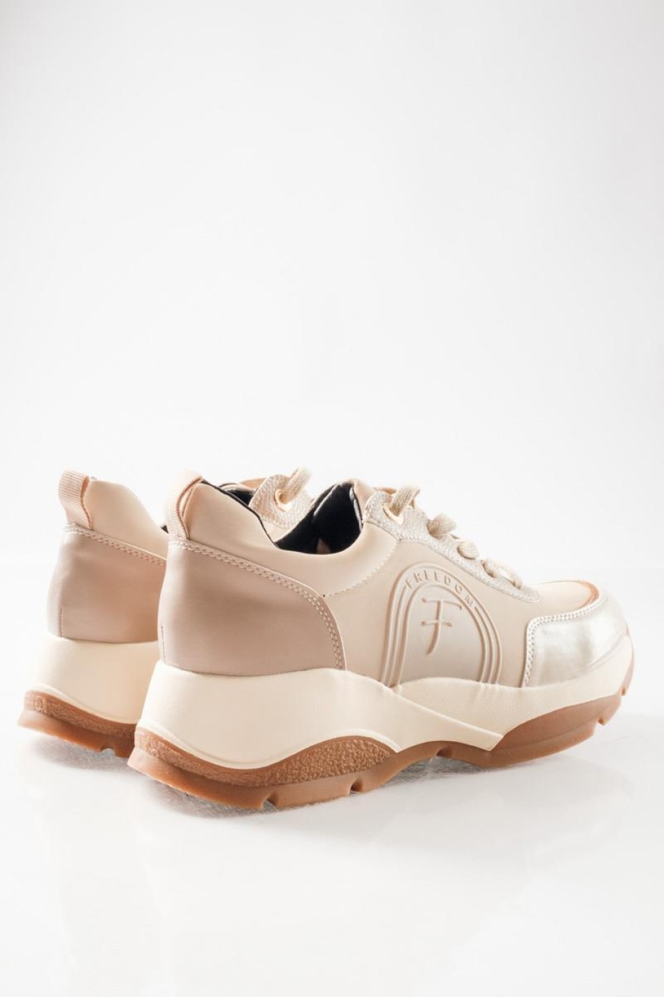 Chunky sneakers σε γήινες αποχρώσεις ΜΠΕΖ Chunky sneakers σε γήινες αποχρώσεις ΜΠΕΖ
