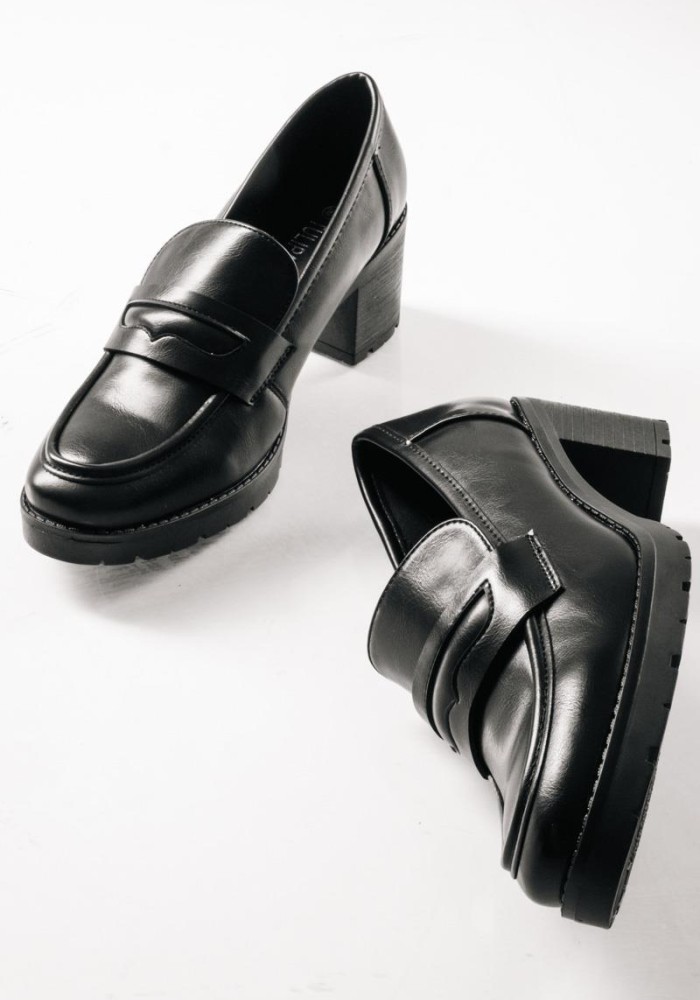 Loafers με χοντρό τακούνι και διακριτική διακοσμητική λεπτομέρεια ΜΑΥΡΟ