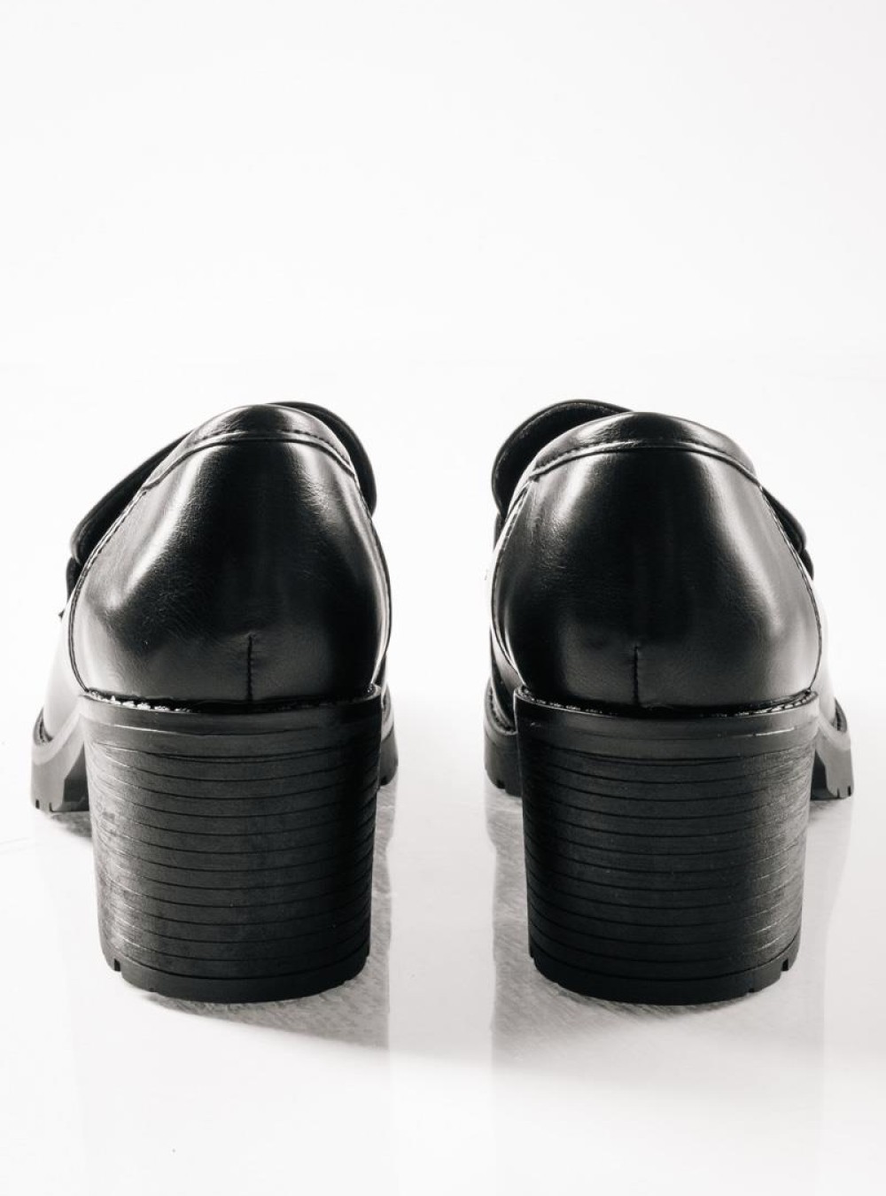 Loafers με χοντρό τακούνι και διακριτική διακοσμητική λεπτομέρεια ΜΑΥΡΟ Loafers με χοντρό τακούνι και διακριτική διακοσμητική λεπτομέρεια ΜΑΥΡΟ