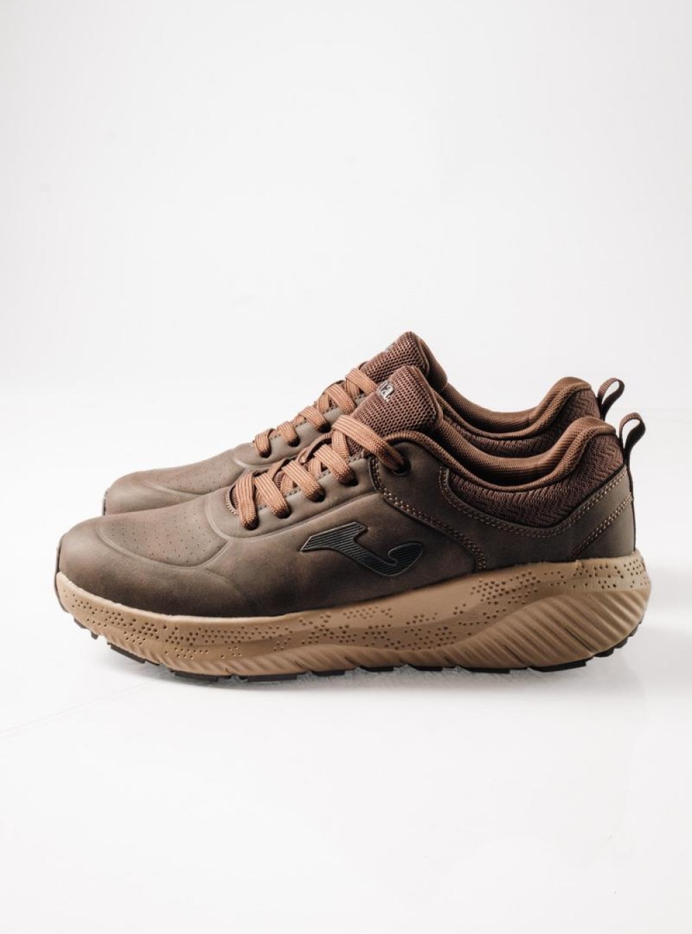 JOMA Ανδρικά sneakers με αδιάβροχο ύφασμα και αντιολισθητική σόλα ΚΑΦΕ JOMA Ανδρικά sneakers με αδιάβροχο ύφασμα και αντιολισθητική σόλα ΚΑΦΕ