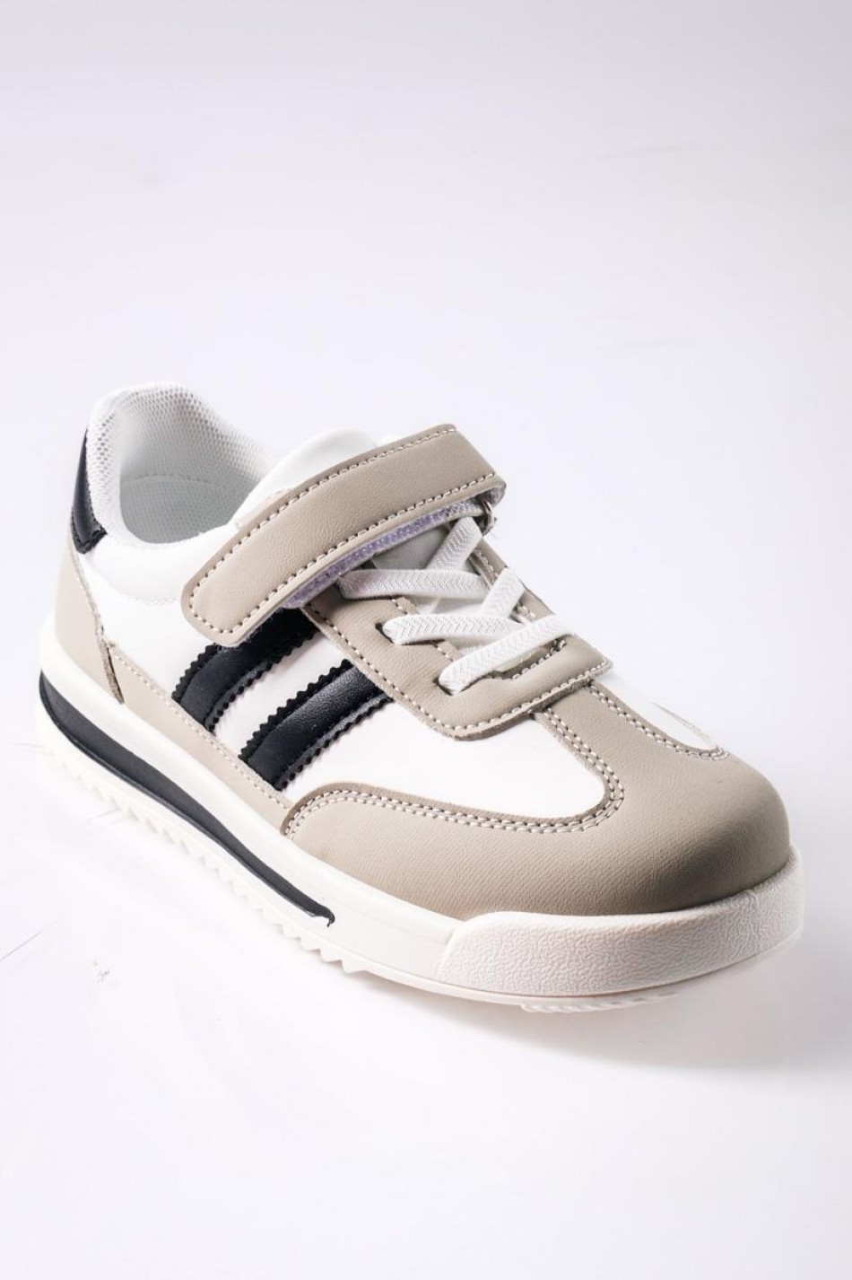 Sneakers για αγόρια με velcro και διπλή ρίγα στο πλάι ΑΣΠΡΟ/ΓΚ