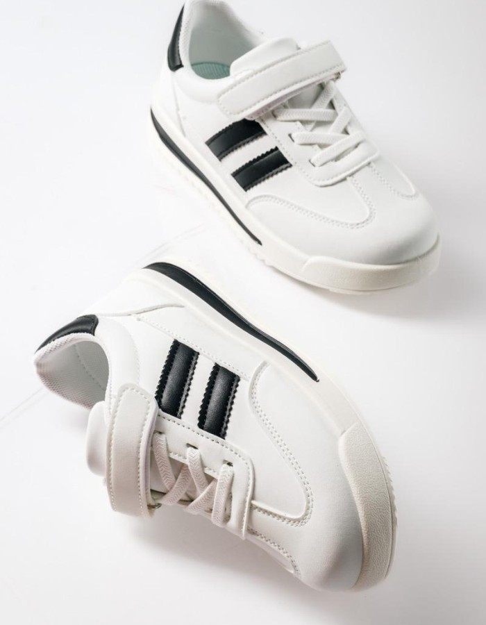 Sneakers για αγόρια με velcro και διπλή ρίγα στο πλάι ΑΣΠΡΟ/ΜΑΥΡΟ
