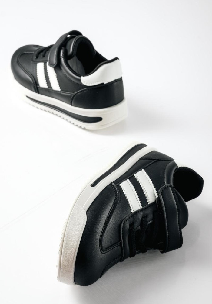 Sneakers για αγόρια με velcro και διπλή ρίγα στο πλάι ΜΑΥΡΟ