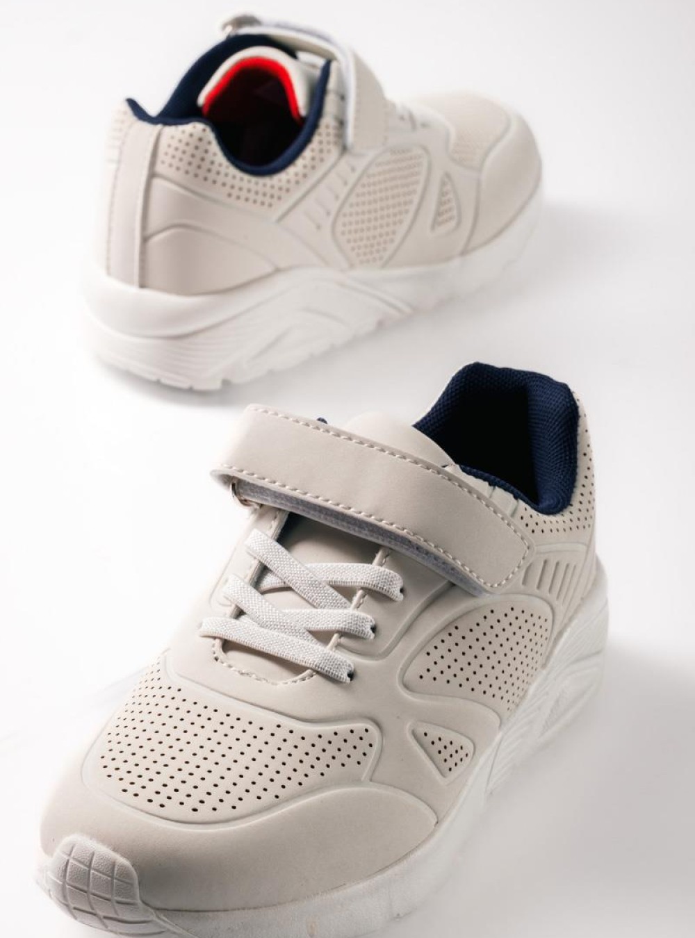 Sneakers για αγόρια με κούμπωμα velcro και ελαστικά κορδόνια ΑΣΠΡΟ/ΜΠΛΕ Sneakers για αγόρια με κούμπωμα velcro και ελαστικά κορδόνια ΑΣΠΡΟ/ΜΠΛΕ