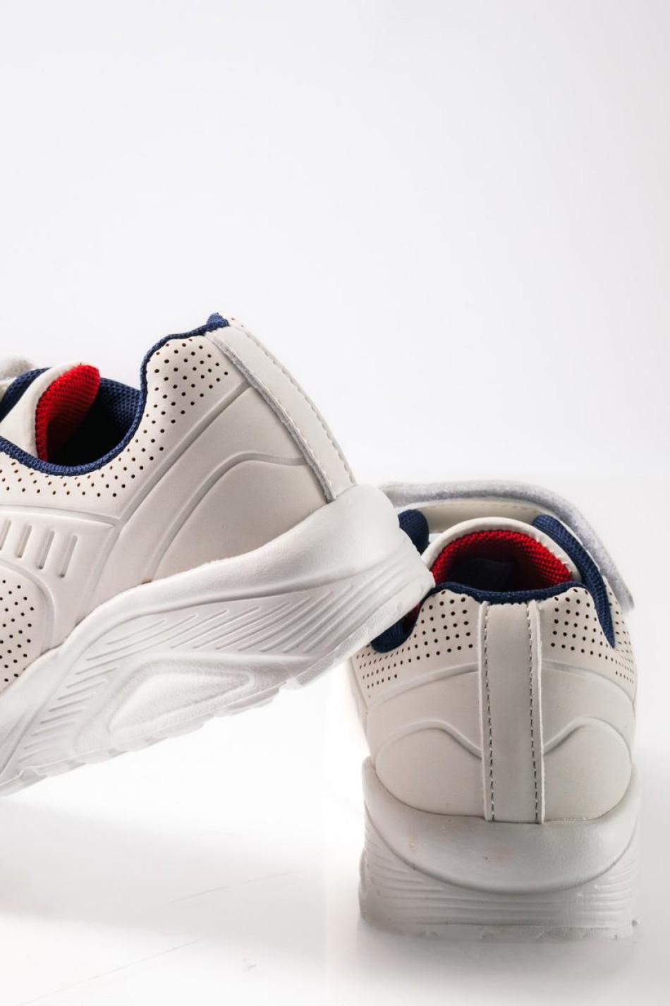 Sneakers για αγόρια με κούμπωμα velcro και ελαστικά κορδόνια ΑΣΠΡΟ/ΜΠΛΕ Sneakers για αγόρια με κούμπωμα velcro και ελαστικά κορδόνια ΑΣΠΡΟ/ΜΠΛΕ