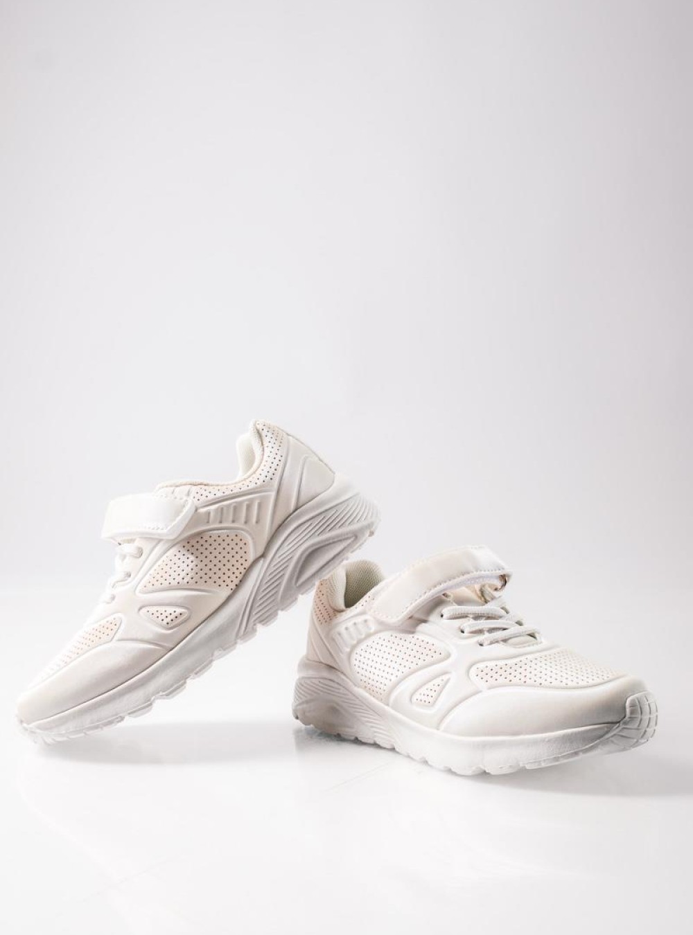 Sneakers για κορίτσια με κούμπωμα velcro και ελαστικά κορδόνια ΑΣΠΡΟ Sneakers για κορίτσια με κούμπωμα velcro και ελαστικά κορδόνια ΑΣΠΡΟ