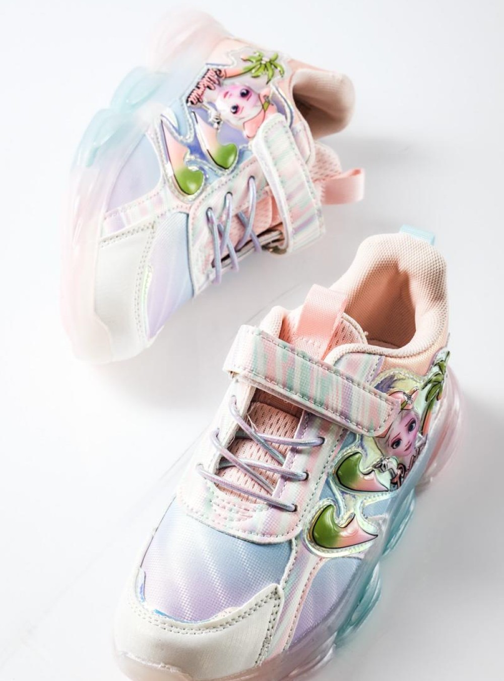 Sneakers για κορίτσι με χρώματα rainbow και διακοσμητικό σχέδιο ΡΟΖ