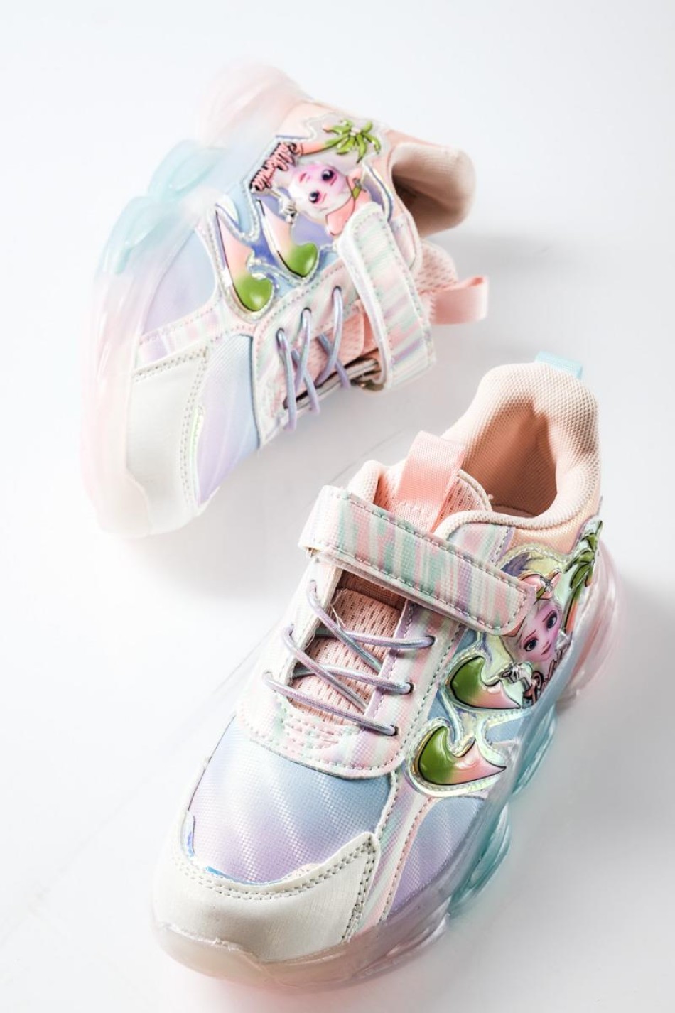 Sneakers για κορίτσι με χρώματα rainbow και διακοσμητικό σχέδιο ΡΟΖ
