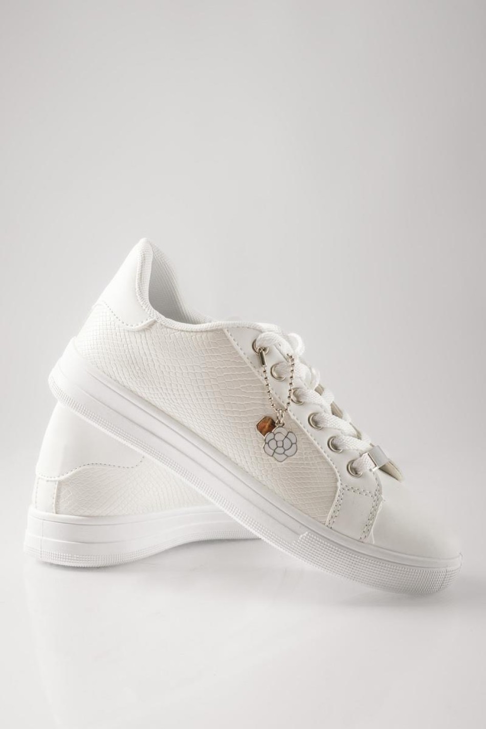 Flat sneakers τύπου tennis με κροκό υφή ΑΣΠΡΟ