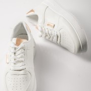 Δίσολα sneakers με εξωτερικές ραφές και απλό σχέδιο ΑΣΠΡΟ/CHAMPAGNE