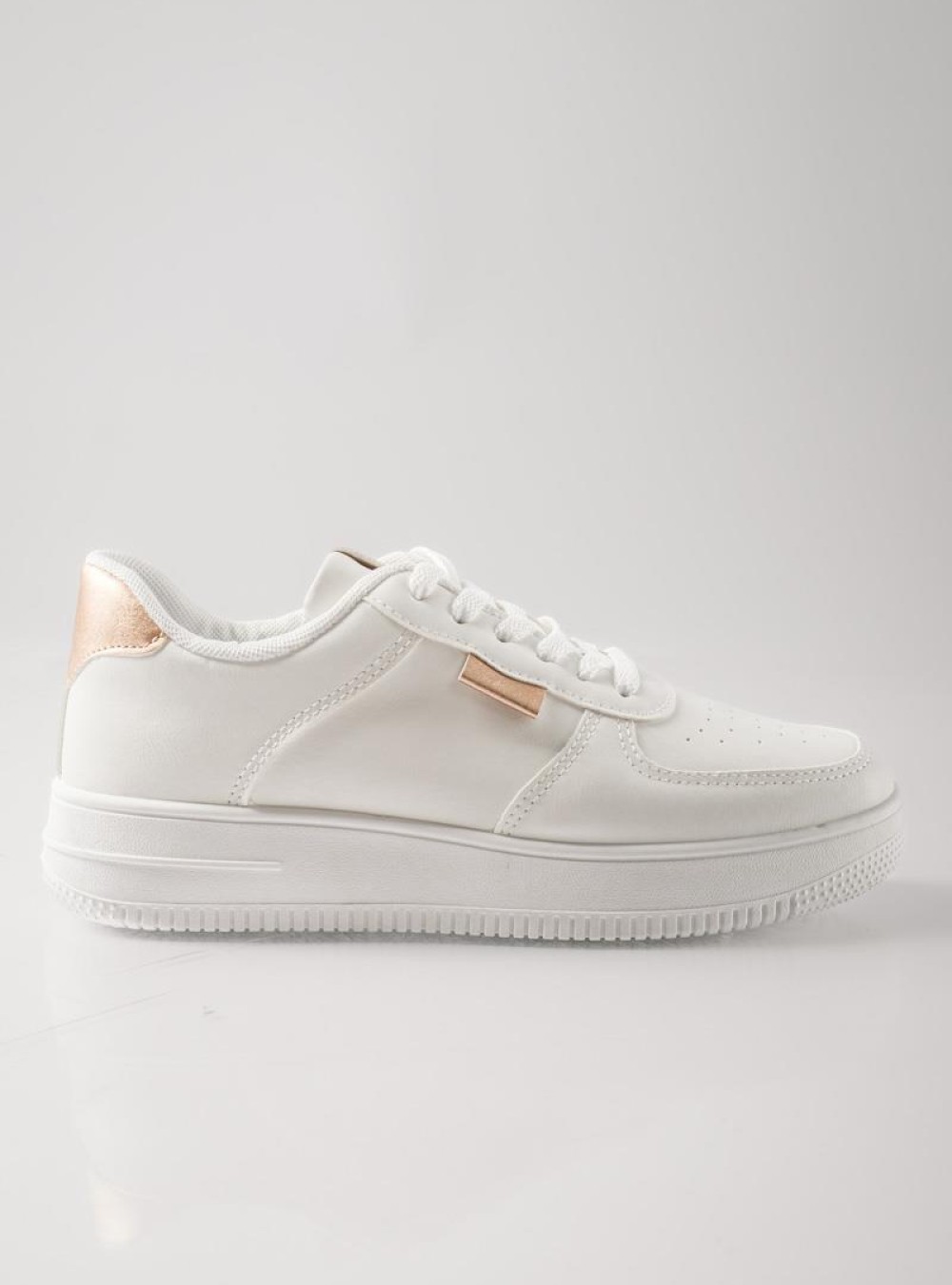 Δίσολα sneakers με εξωτερικές ραφές και απλό σχέδιο ΑΣΠΡΟ/CHAMPAGNE Δίσολα sneakers με εξωτερικές ραφές και απλό σχέδιο ΑΣΠΡΟ/CHAMPAGNE