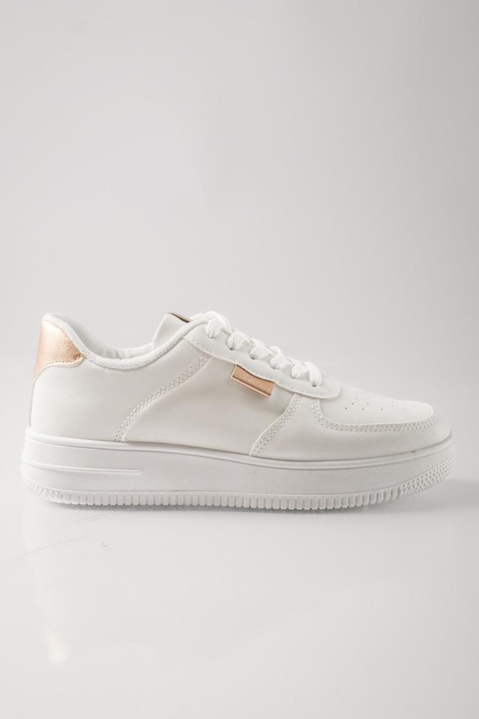 Δίσολα sneakers με εξωτερικές ραφές και απλό σχέδιο ΑΣΠΡΟ/CHAMPAGNE