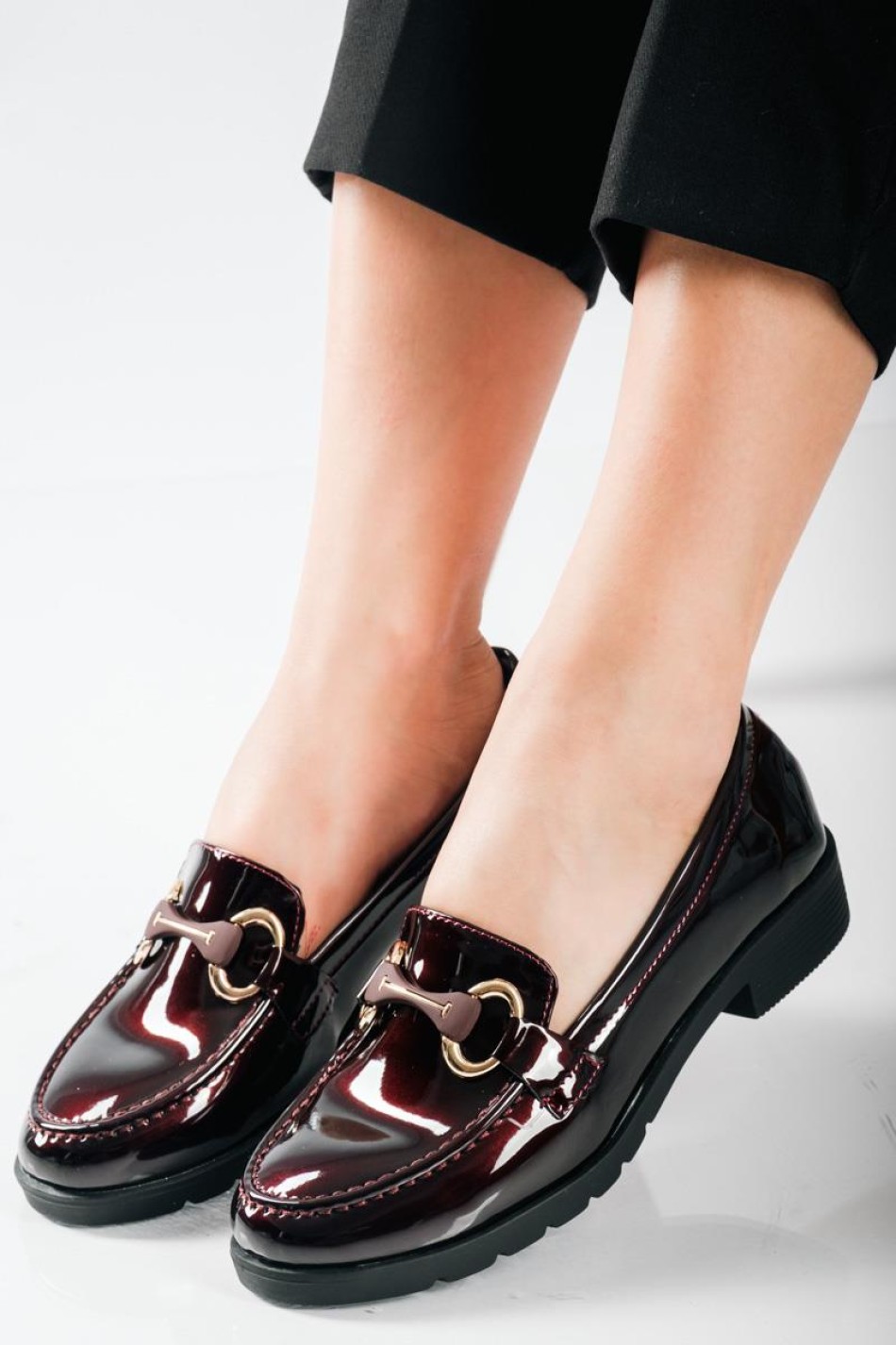 Flat λουστρίνι loafers με διακοσμητική αγκράφα ΜΠΟΡΝΤΩ