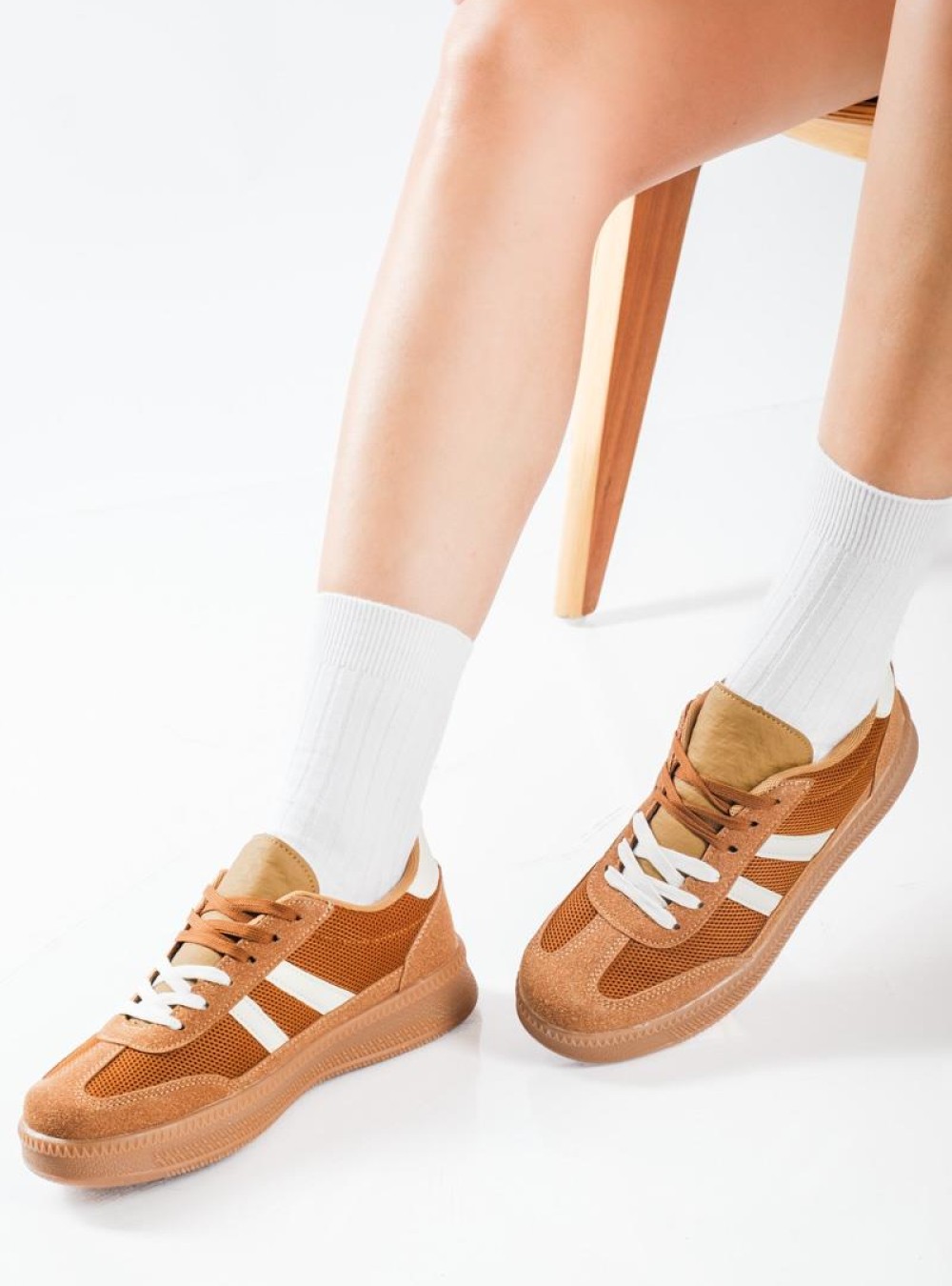 Casual Sneakers με μοντέρνο ρετρό look και σουέτ λεπτομέρειες ΚΑΦΕ Casual Sneakers με μοντέρνο ρετρό look και σουέτ λεπτομέρειες ΚΑΦΕ