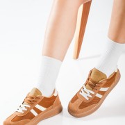 Casual Sneakers με μοντέρνο ρετρό look και σουέτ λεπτομέρειες ΚΑΦΕ