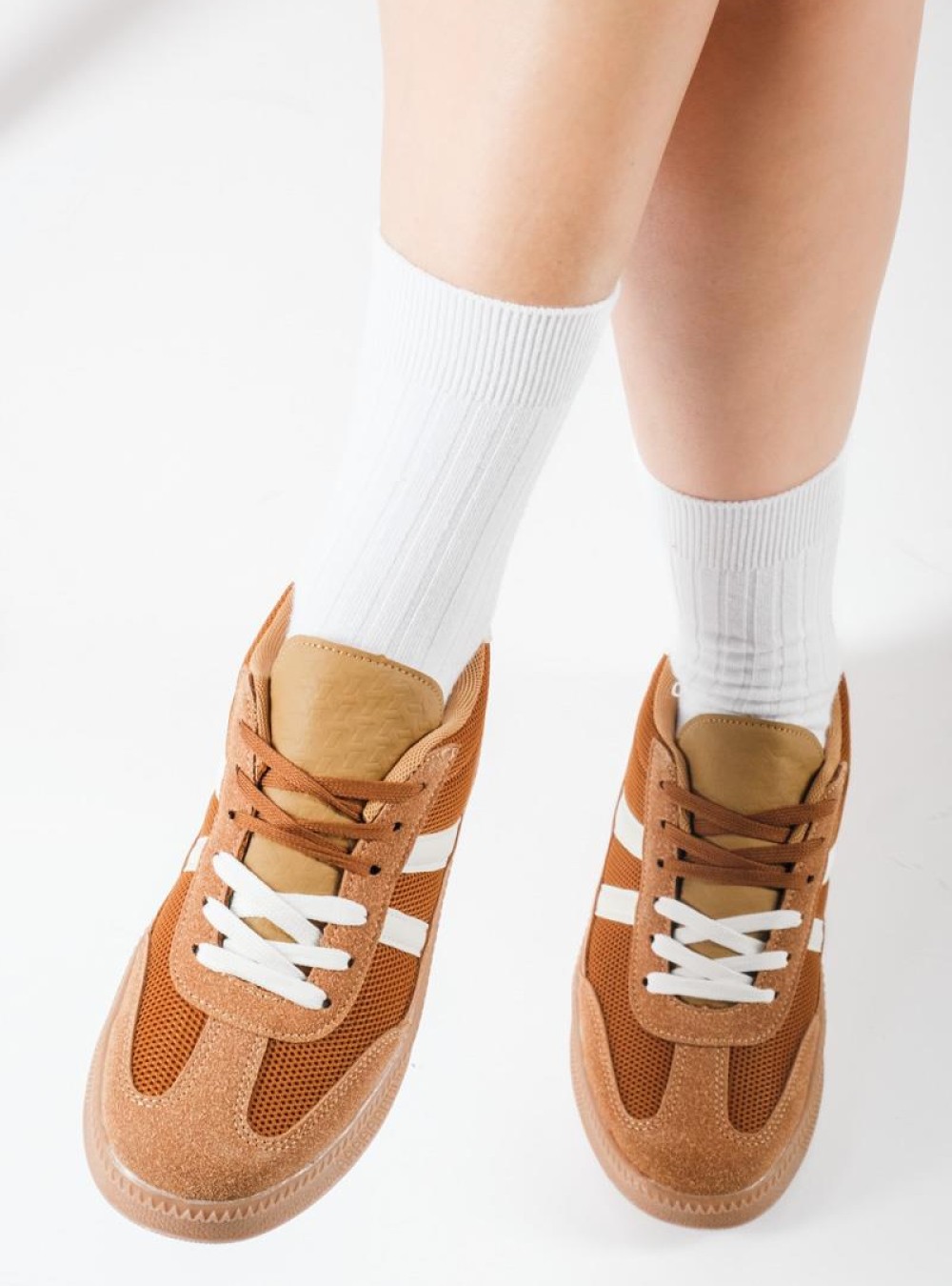 Casual Sneakers με μοντέρνο ρετρό look και σουέτ λεπτομέρειες ΚΑΦΕ Casual Sneakers με μοντέρνο ρετρό look και σουέτ λεπτομέρειες ΚΑΦΕ