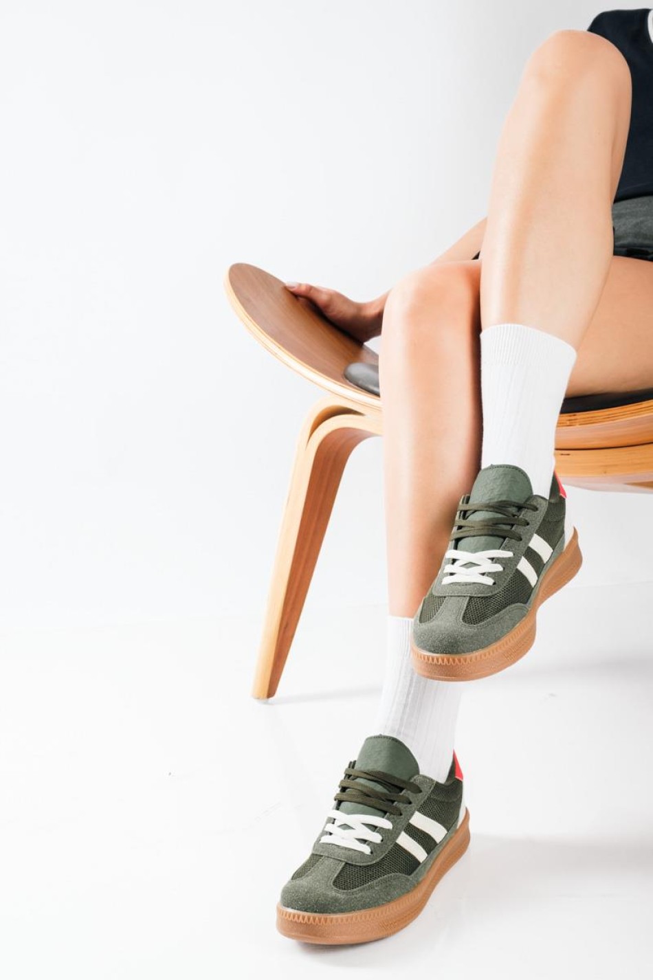 Casual Sneakers με λευκές πλαϊνές ρίγες, δίχτυ και suede επένδυση στο μπροστινό μέρος ΛΑΔΙ