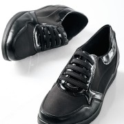 Casual sneakers με ελαστικά κορδόνια και γυαλιστερή λεπτομέρεια ΜΑΥΡΟ