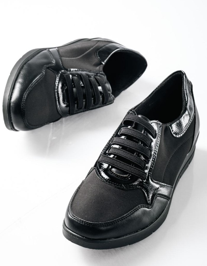 Casual sneakers με ελαστικά κορδόνια και γυαλιστερή λεπτομέρεια ΜΑΥΡΟ Casual sneakers με ελαστικά κορδόνια και γυαλιστερή λεπτομέρεια ΜΑΥΡΟ