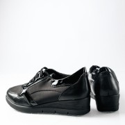 Casual sneakers με ελαστικά κορδόνια και γυαλιστερή λεπτομέρεια ΜΑΥΡΟ