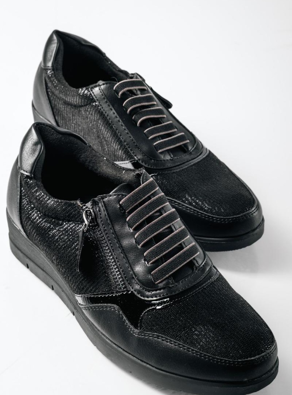 Casual sneakers με ελαστικά κορδόνια και φερμουάρ στο πλάι ΜΑΥΡΟ Casual sneakers με ελαστικά κορδόνια και φερμουάρ στο πλάι ΜΑΥΡΟ