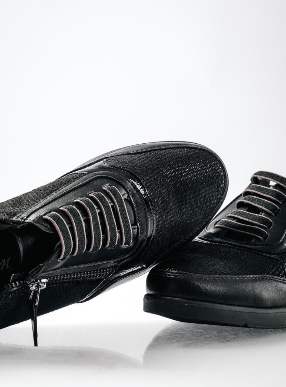 Casual sneakers με ελαστικά κορδόνια και φερμουάρ στο πλάι ΜΑΥΡΟ Casual sneakers με ελαστικά κορδόνια και φερμουάρ στο πλάι ΜΑΥΡΟ