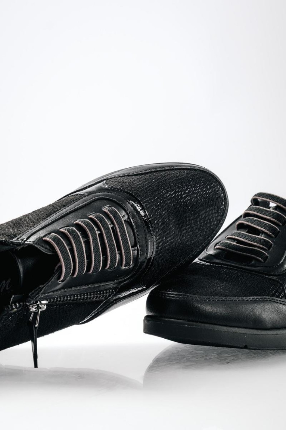 Casual sneakers με ελαστικά κορδόνια και φερμουάρ στο πλάι ΜΑΥΡΟ Casual sneakers με ελαστικά κορδόνια και φερμουάρ στο πλάι ΜΑΥΡΟ