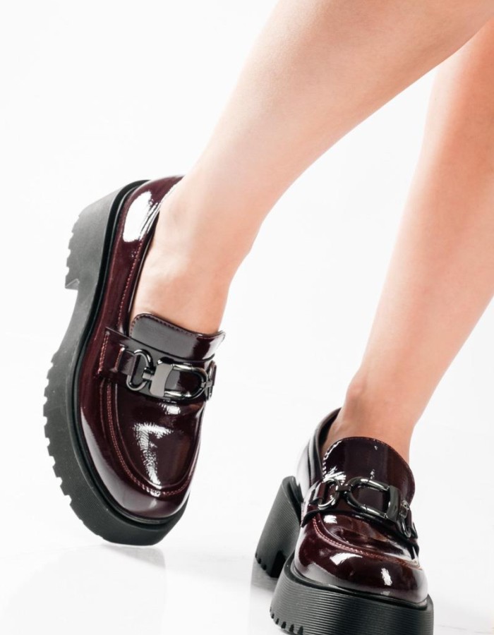 Λουστρίνι loafers με τρακτερωτή chunky σόλα ΜΠΟΡΝΤΩ