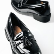 Flat λουστρίνι loafers με κρόσια old fashioned στυλ ΜΑΥΡΟ Flat λουστρίνι loafers με κρόσια old fashioned στυλ ΜΑΥΡΟ