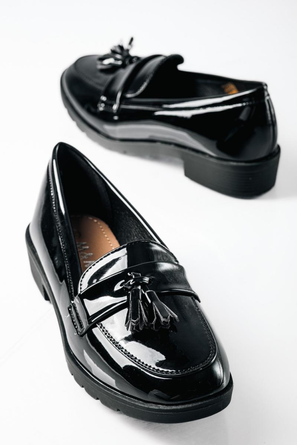 Flat λουστρίνι loafers με κρόσια old fashioned στυλ ΜΑΥΡΟ Flat λουστρίνι loafers με κρόσια old fashioned στυλ ΜΑΥΡΟ