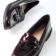 Flat λουστρίνι loafers με κρόσια old fashioned στυλ ΜΠΟΡΝΤΩ Flat λουστρίνι loafers με κρόσια old fashioned στυλ ΜΠΟΡΝΤΩ